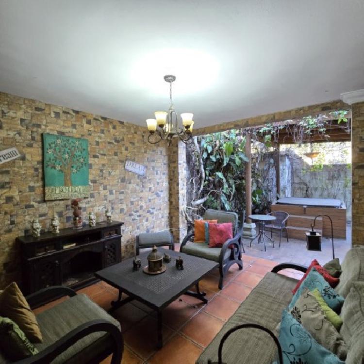 Casa en Venta en Condominio sobre Bulevar San Cristobal