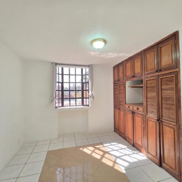 Casa en Renta Zona 16 Guatemala, afuera de garita