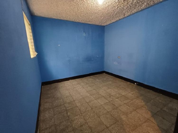 Casa en Venta  Zona 18 en Pinares del Norte con Garita