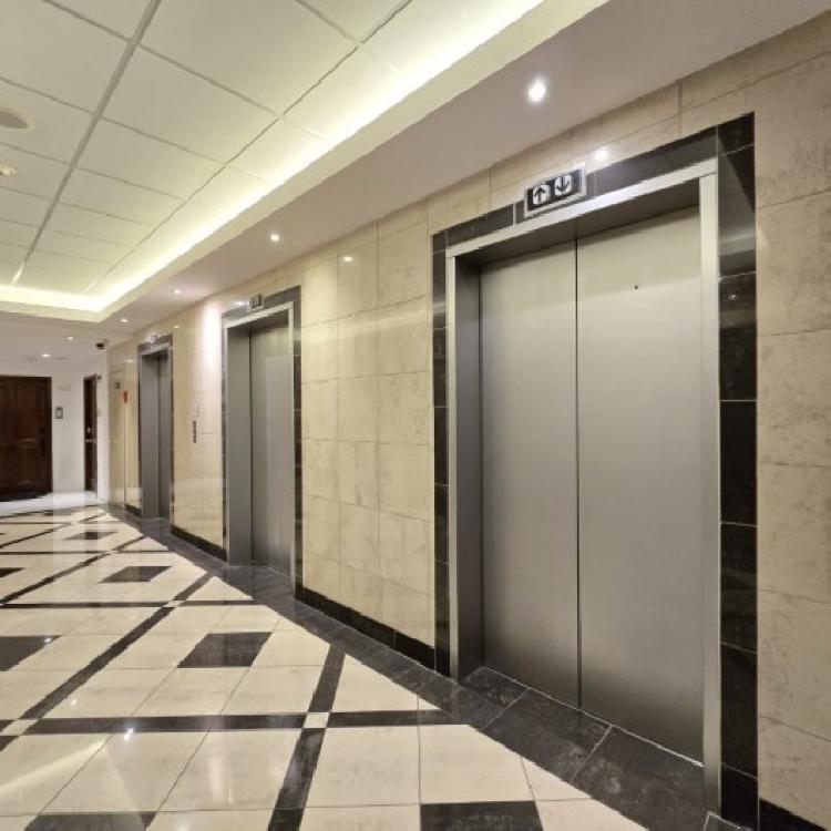Oficina Amueblada y Equipada en Venta Zona 14 Europlaza