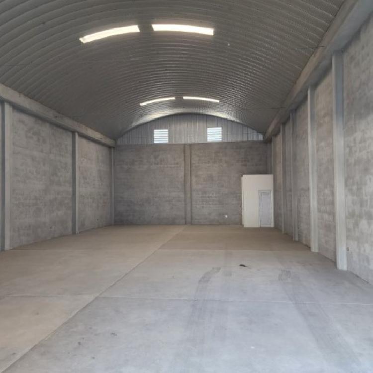 Bodega en Renta Zacapa 200 mts² + 4 parqueos