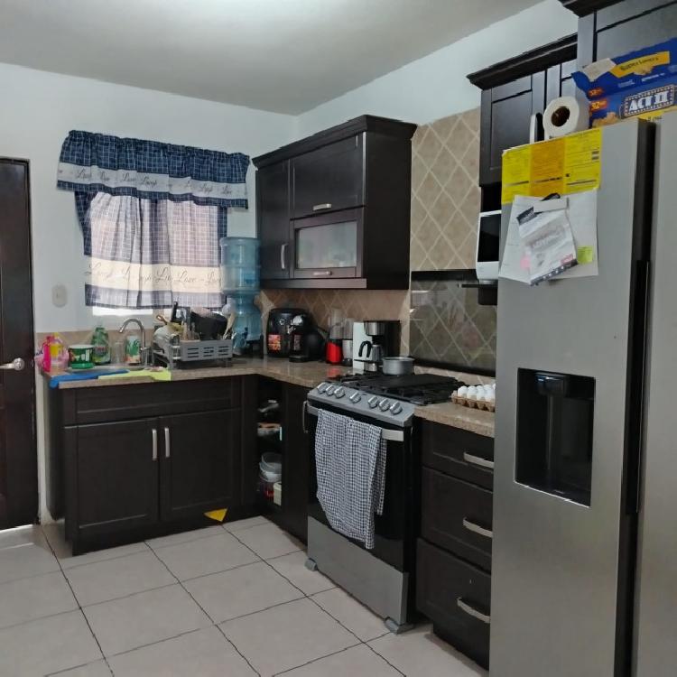 Casa en venta/renta Cañadas del Encinal Mixco