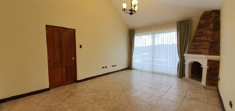 Casa en Venta dentro de Condominio en Fraijanes