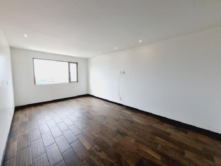 Apartamento en Renta en zona 10 a una cuadra Diagonal 6