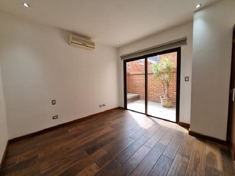 Apartamento en renta tipo casa en zona 15 VH1