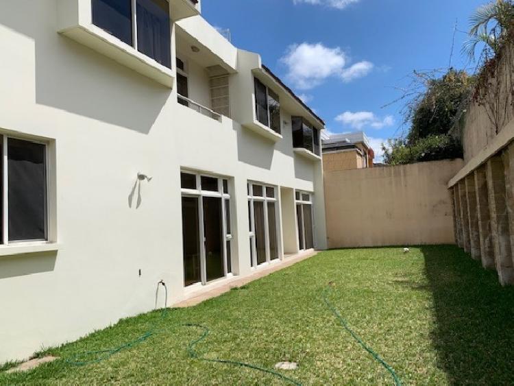 Casa en Venta en Jacarandas de Cayalá zona 15