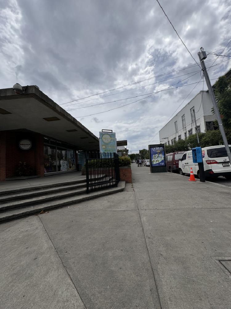 Céntrico local en alquiler en zona 9 muy cerca de Centro Comercial Montufar