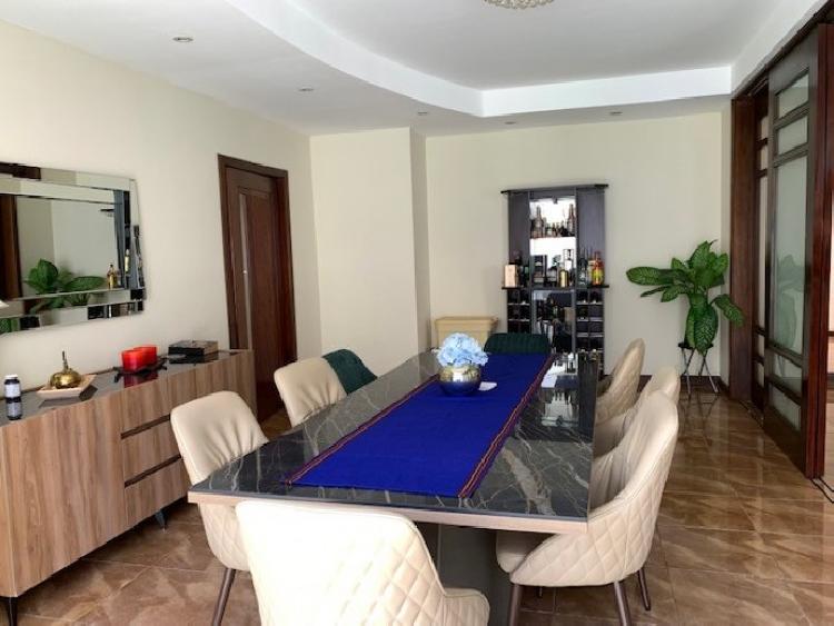 Casa en Venta en Jacarandas de Cayalá zona 15