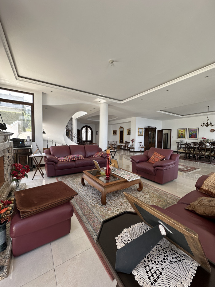 VENTA de Casa Luxury Altos de Monte Bello CAES km 9.5