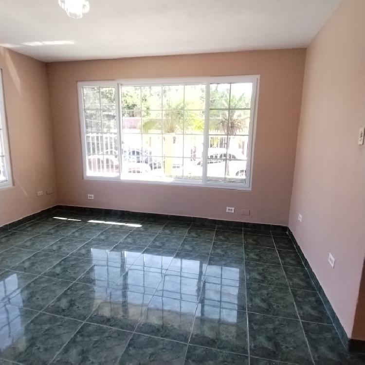 Casa en Renta en Residenciales El Roble Zona 2 Ciudad