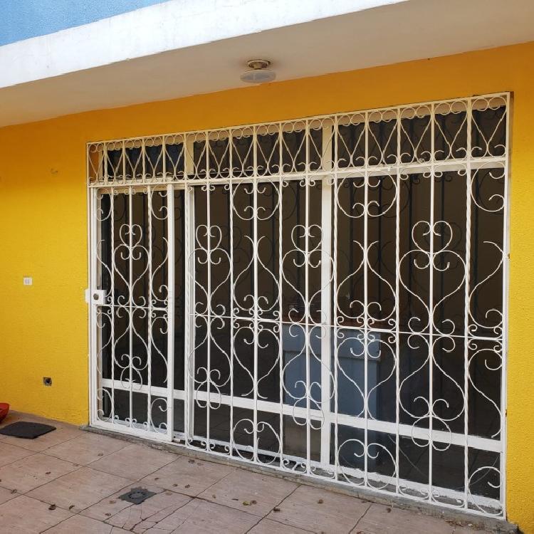 Casa fuera de garita en RENTA zona 12 La Reformita