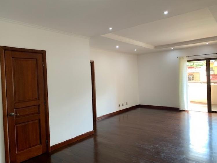 ALQUILER/VENTA Elegante Apartamento en edificio zona 14