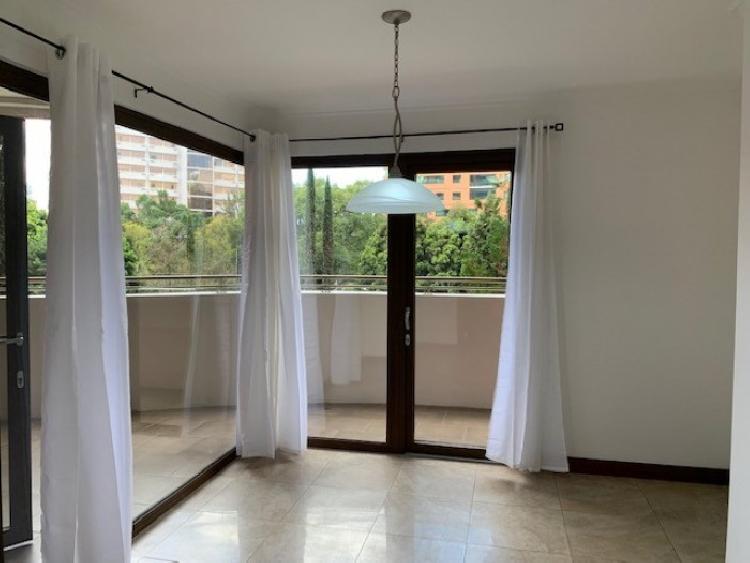 Apartamento en Renta   Y Venta en Zona 14  Edificio