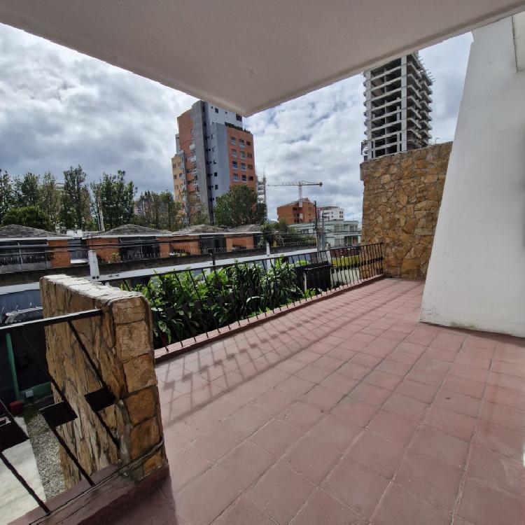 Casa en Venta en Zona 10 a dos cuadras Diagonal 6