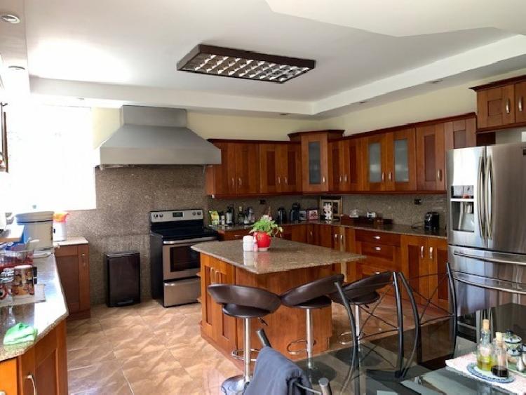 Casa en Venta en Jacarandas de Cayalá zona 15