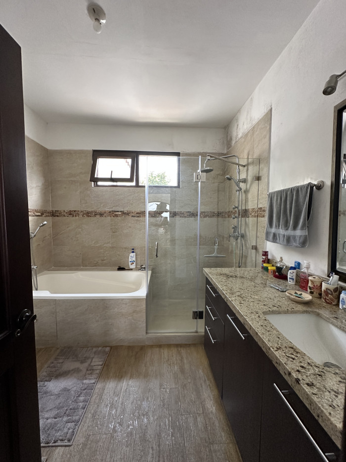 VENTA de Casa Luxury Altos de Monte Bello CAES km 9.5