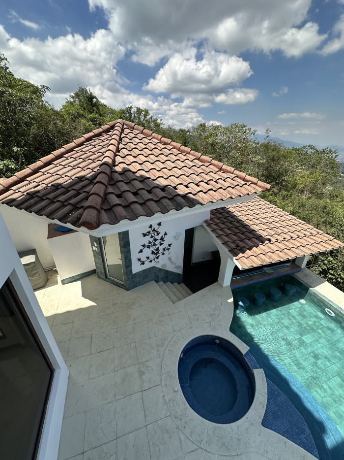 VENTA de Casa Luxury Altos de Monte Bello CAES km 9.5