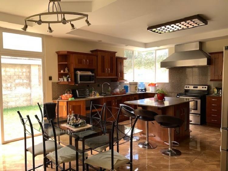 Casa en Venta en Jacarandas de Cayalá zona 15