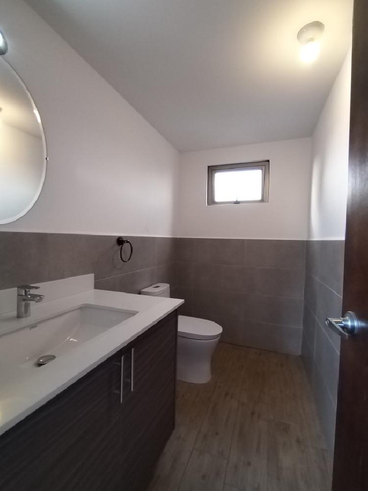 Renta de Apartamento zona 10 Nivel Alto