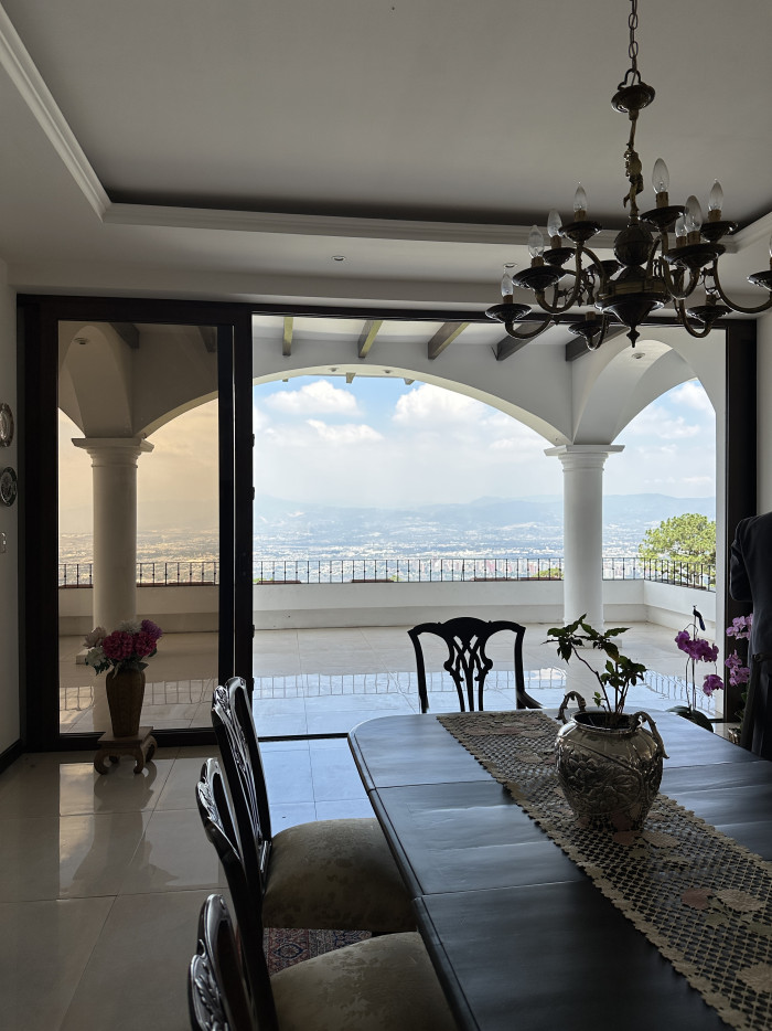 VENTA de Casa Luxury Altos de Monte Bello CAES km 9.5