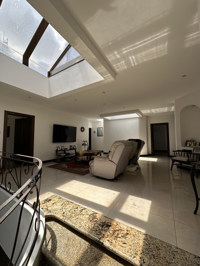 VENTA de Casa Luxury Altos de Monte Bello CAES km 9.5