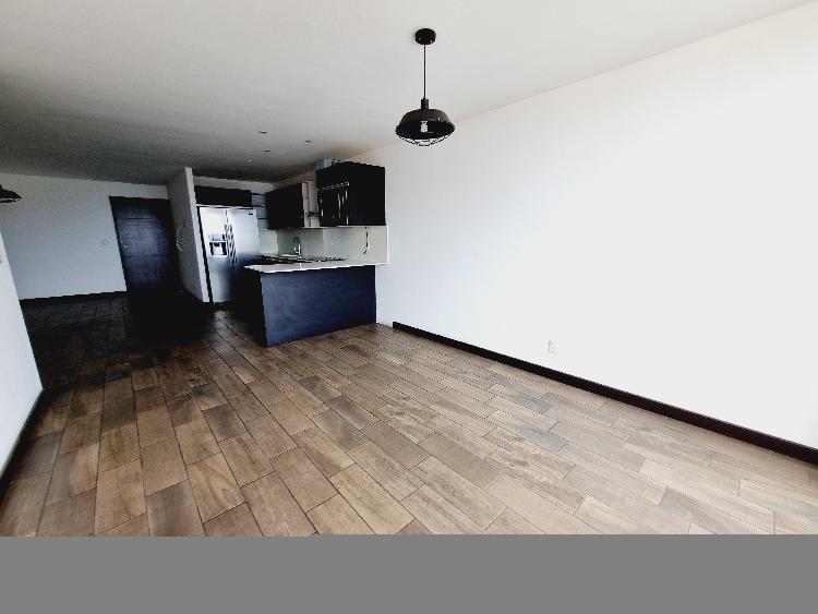 Apartamento en Renta en zona 10 a una cuadra Diagonal 6