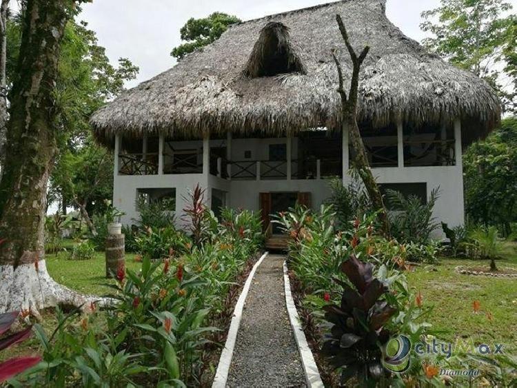 CASA VACACIONAL EN VENTA EN RIO DULCE PUERTO BARRIOS IZABAL GUATEMALA