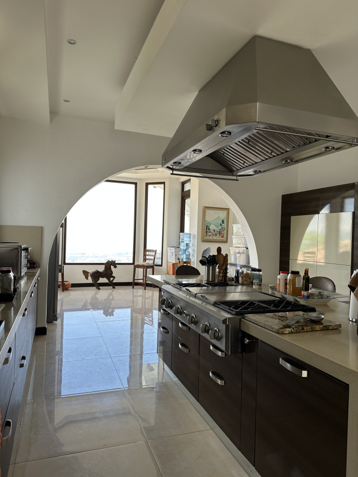 VENTA de Casa Luxury Altos de Monte Bello CAES km 9.5