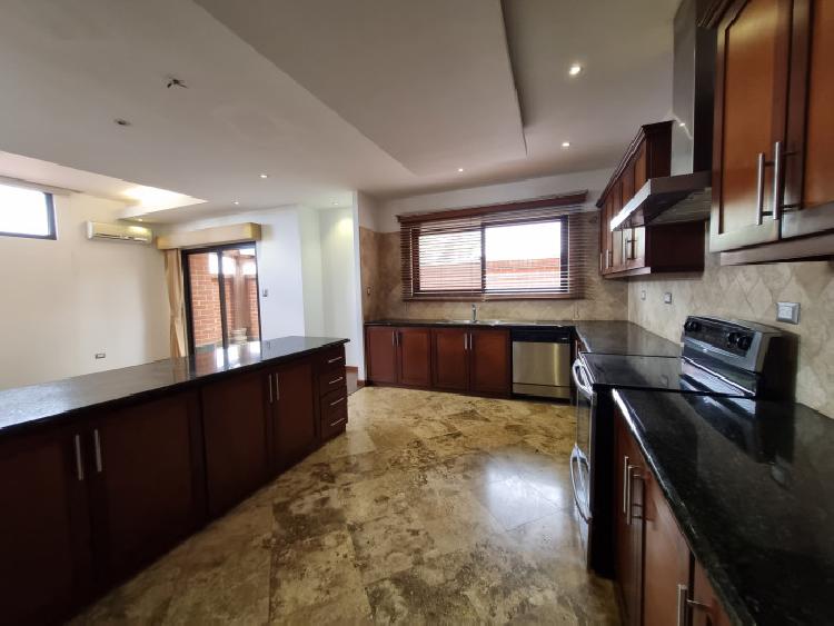 Apartamento en renta tipo casa en zona 15 VH1