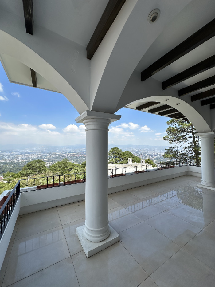 VENTA de Casa Luxury Altos de Monte Bello CAES km 9.5