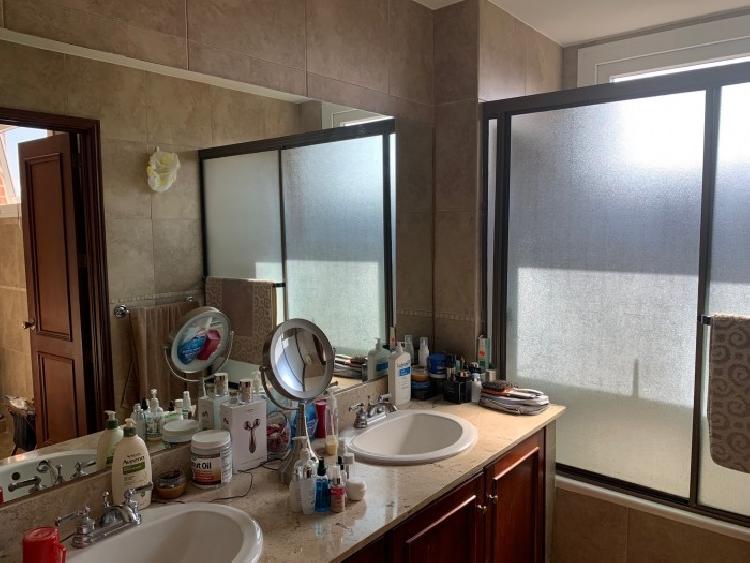 Apartamento en venta en nivel alto zona 15 San Lazaro