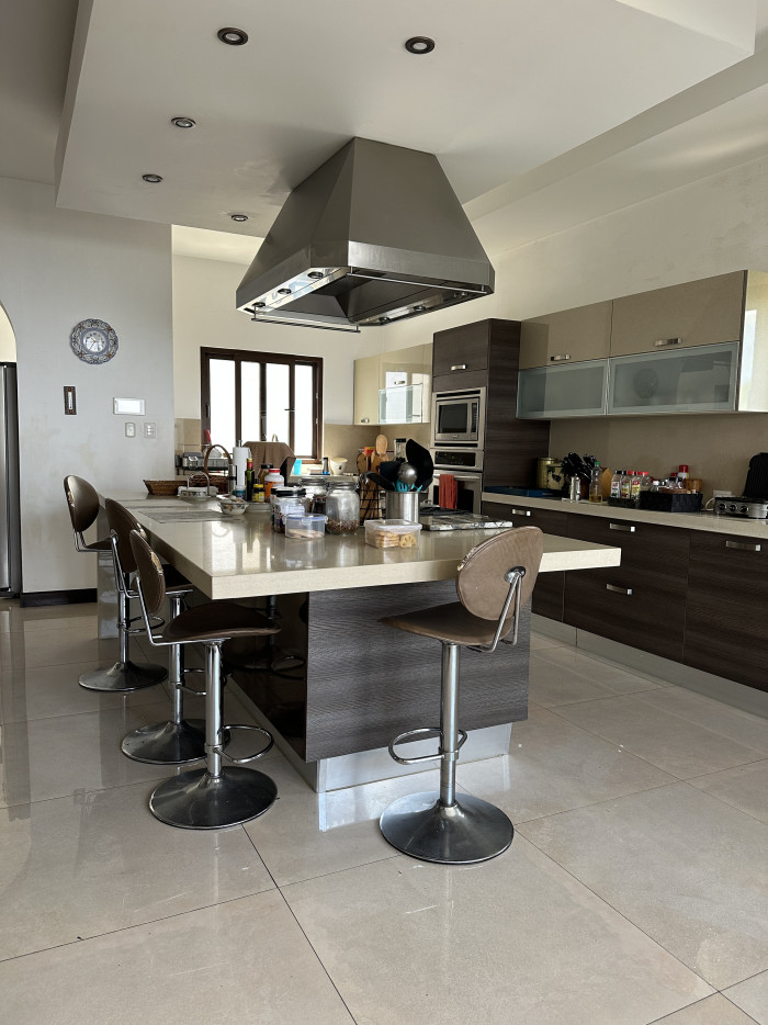 VENTA de Casa Luxury Altos de Monte Bello CAES km 9.5