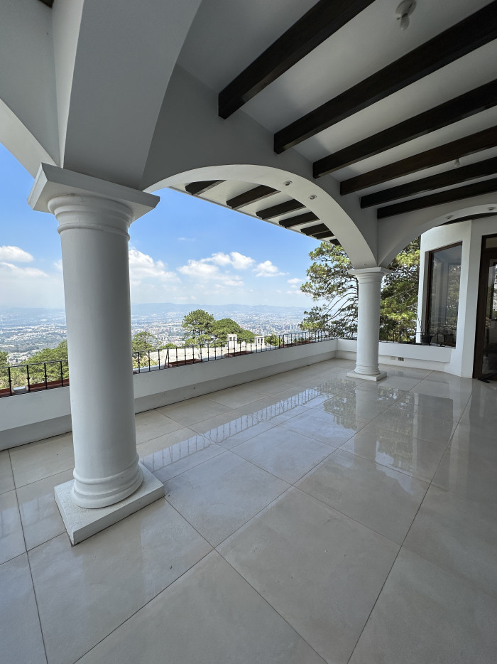 VENTA de Casa Luxury Altos de Monte Bello CAES km 9.5