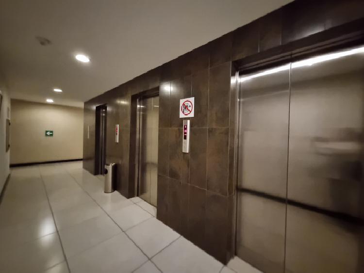 Apartamento en Renta en zona 10 a una cuadra Diagonal 6