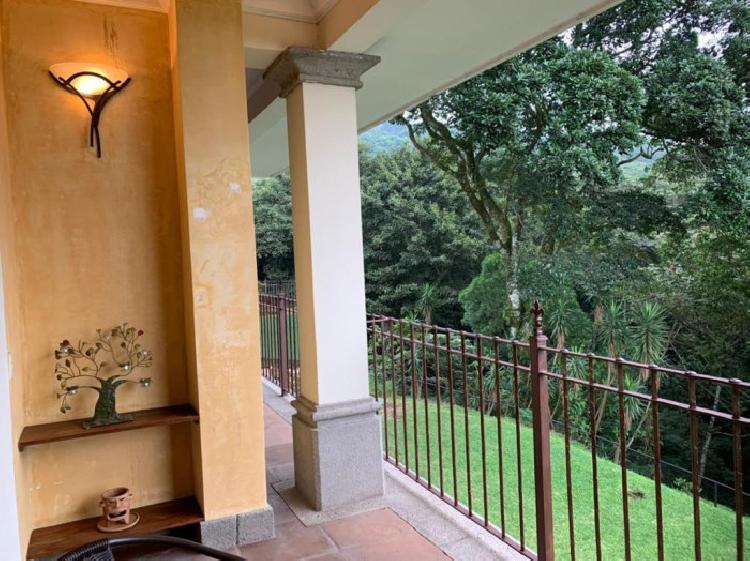 EN VENTA PRECIOSA VILLA AMUEBLADO EN LA REUNION