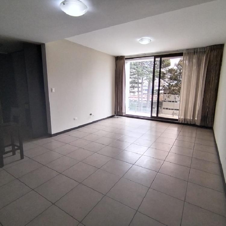 Apartamento en Venta en céntrico edificio zona 9