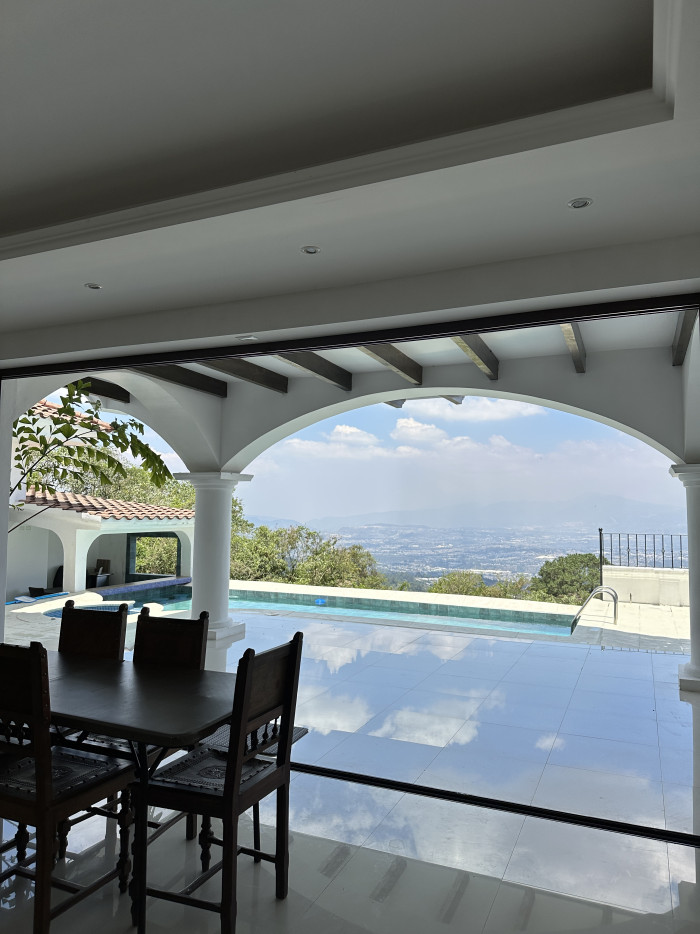 VENTA de Casa Luxury Altos de Monte Bello CAES km 9.5