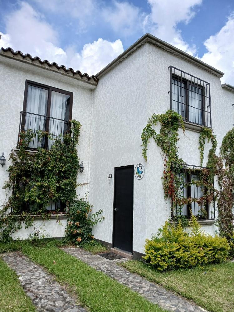 Casa Amueblada en RENTA Residencial cercano a Antigua