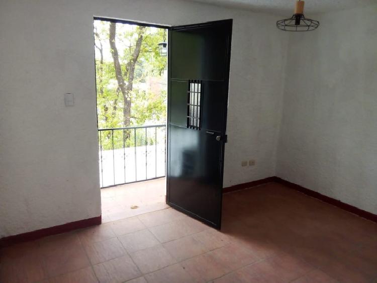 Amplia Casa en Venta en Las Hojarascas, Mixco