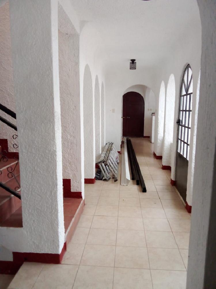 Amplia Casa en Venta en Las Hojarascas, Mixco