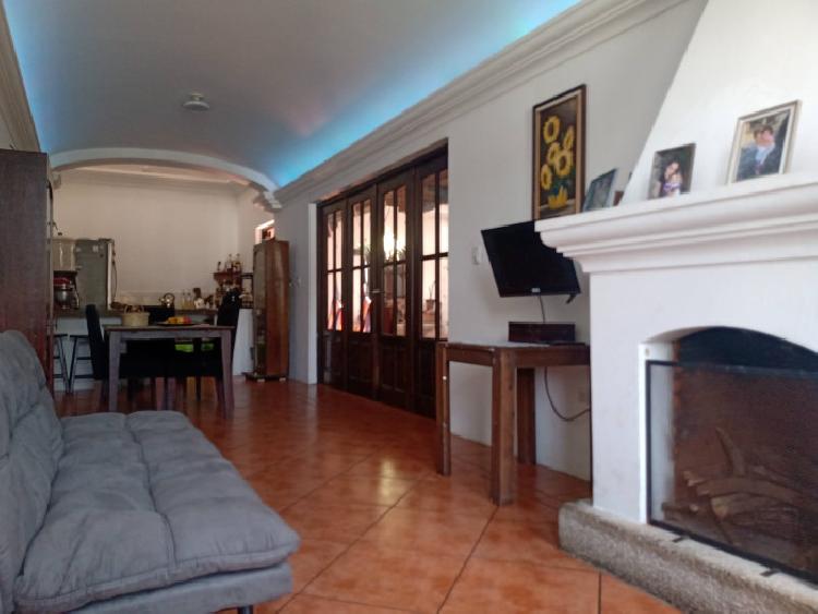 Se vende casa en residencial cercano a Antigua G.