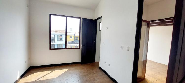 Venta de casa en exclusivo residencial de San Miguel D.