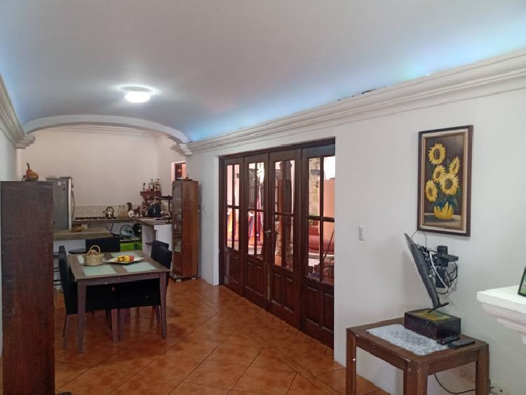 Se vende casa en residencial cercano a Antigua G.