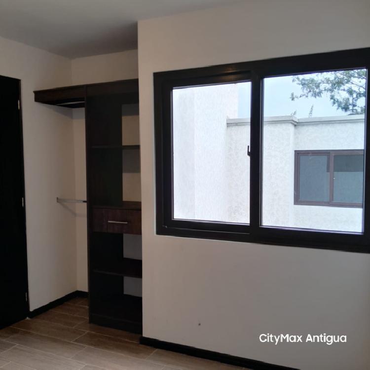  CASA NUEVA EN RENTA Resid Condado Ciudad Vieja