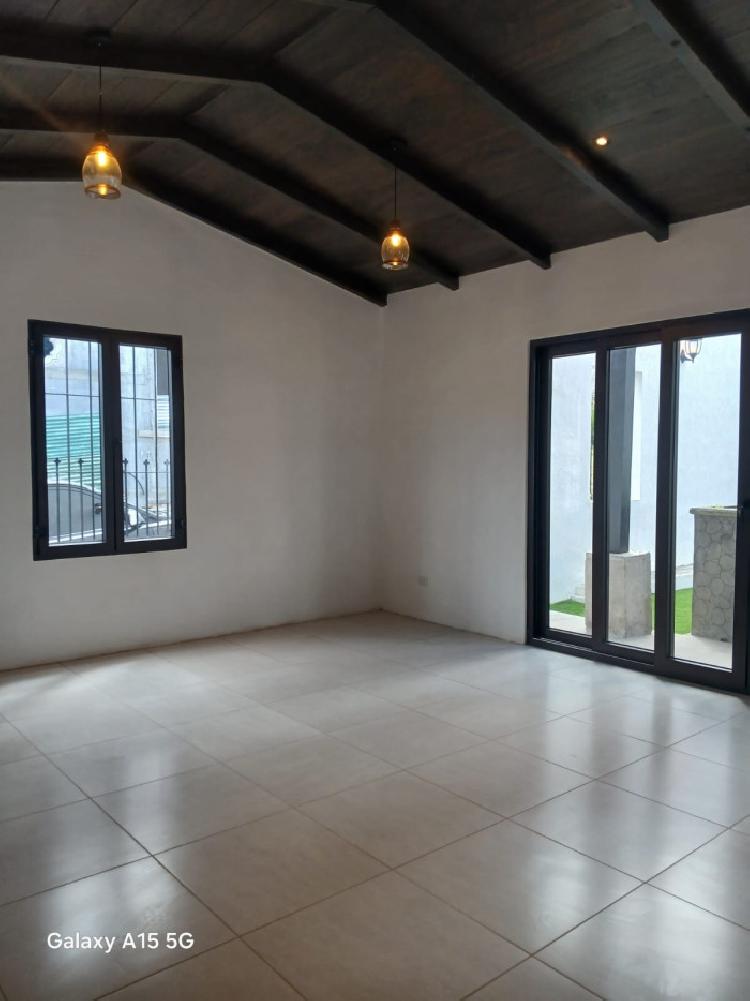 En venta casa amplia en Hacienda del Comendador