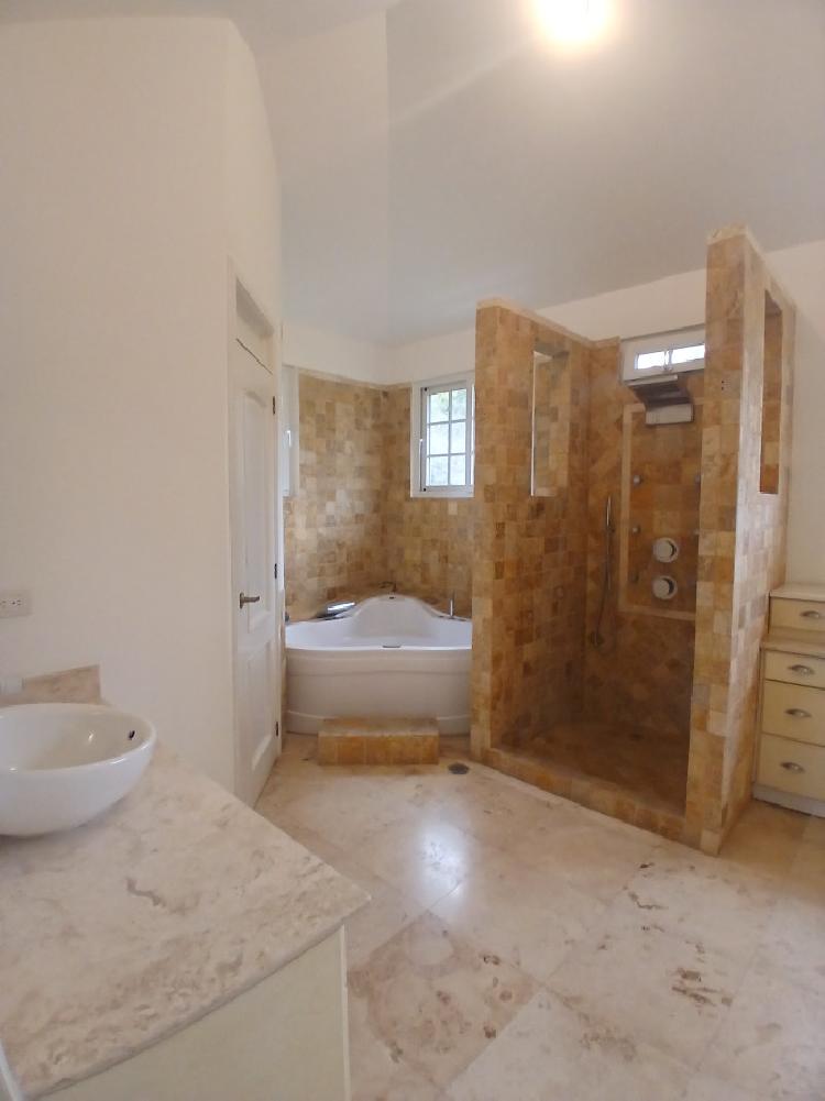 Exclusiva Casa en Venta Cayala Zona 16