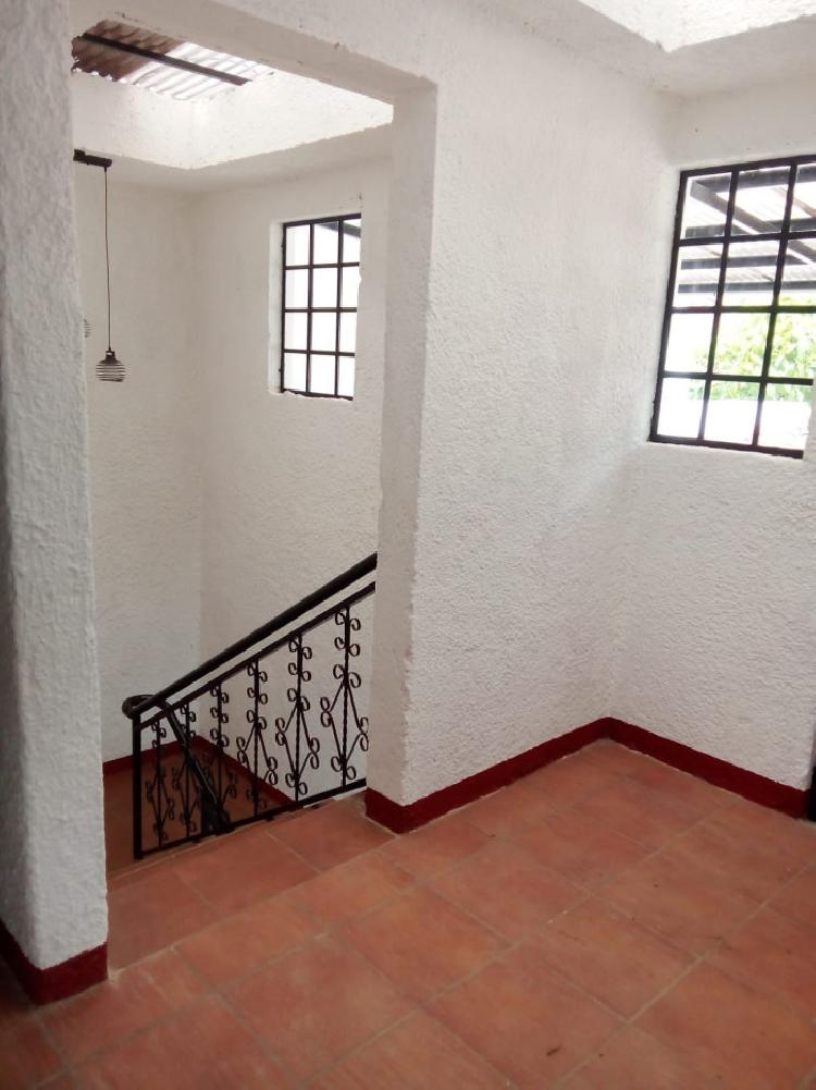 Amplia Casa en Venta en Las Hojarascas, Mixco