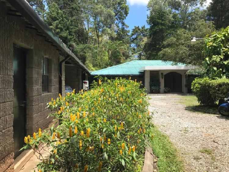 VENDO HERMOSA CASA EN ZONA 16 CERCA DE EMBAJADA AMERICA