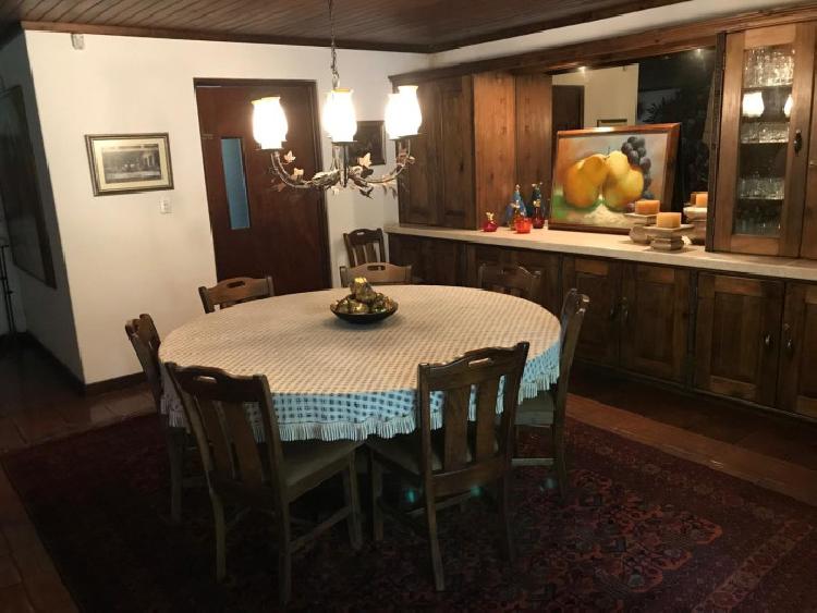 VENDO HERMOSA CASA EN ZONA 16 CERCA DE EMBAJADA AMERICA