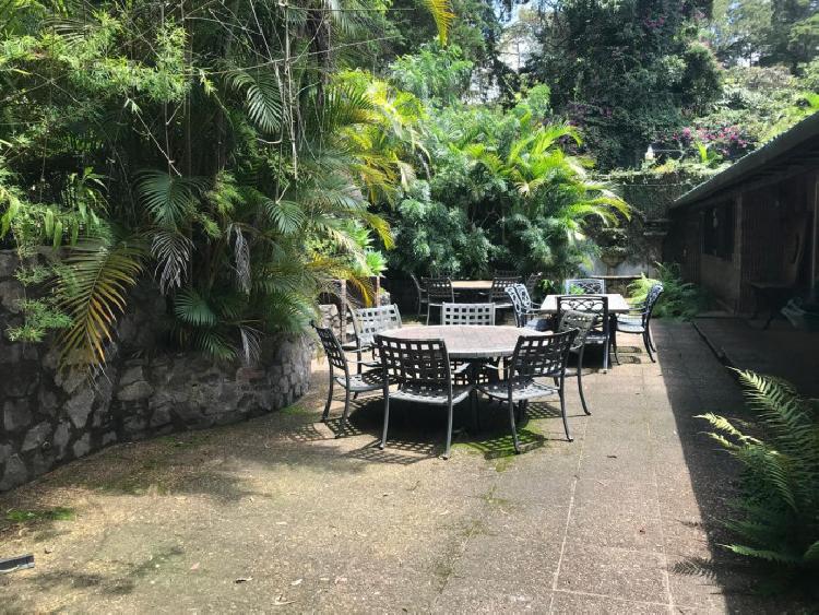 VENDO HERMOSA CASA EN ZONA 16 CERCA DE EMBAJADA AMERICA